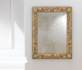 Нежное прямоугольное зеркало со светлой рамой, украшенной рисунками - msvgf/0072
