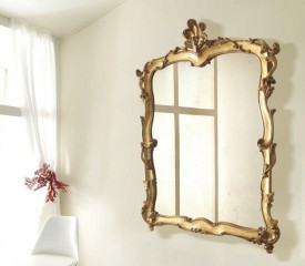 Элегантное квадратное зеркало в резной светлой раме с темной отделкой - msvgf/0137