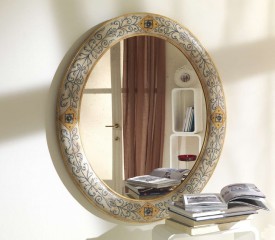 Нежное овальное зеркало белого цвета с отделкой в синих и золотых тонах - msvgf/0059