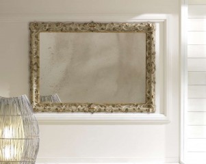Широкое прямоугольное зеркало со светлой рамой с накладной резьбой - msvgf/0048