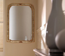 Прямоугольное зеркало в фигурной раме серебристо-золотого цвета - msvgf/0182