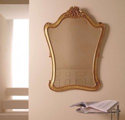 Фигурное золотистое зеркало с резными деталями - msvgf/0082