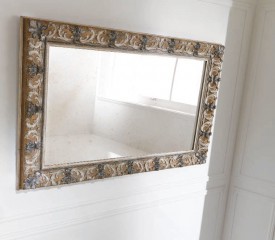 Прямоугольное зеркало с коричневой рамой с бело-черной отделкой - msvgf/0131