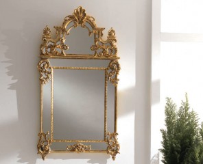 Прямоугольное зеркало в золотистой раме с объемными резными деталями - msvgf/0135