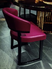 Кожаный стул кораллового оттенка с округлой спинкой - mlb/345