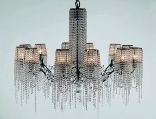 Золотистая люстра с подвесками-луковками и 18 кремовыми абажурами - spzg/1025