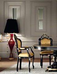 Черный стул в золотистой бархатной обивке с резной короной - mdg/0910