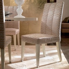 Мягкий белый стул в кожаной обивке с персиковым орнаментом - tur/294