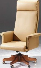 Кабинетное кресло в бежевой кожаной обивке - marm/540