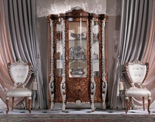 Высокая фигурная витрина с серебряным декором - marm/568