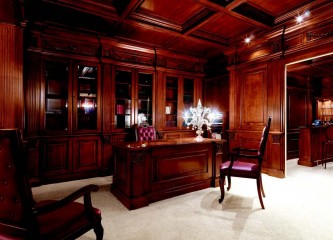 Классический кабинет с застекленными книжными шкафами - MMRS/0025