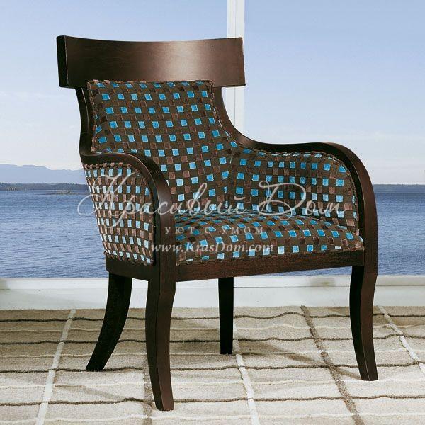 Кресло в текстильной обивке с геометрическим рисунком
